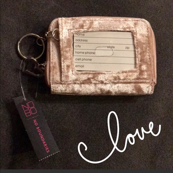No Boundaries Handbags - Light pink velvet wallet 💗💖